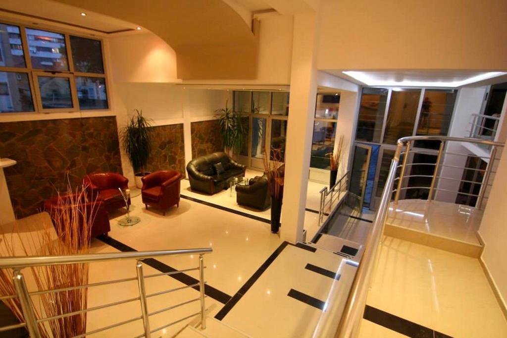 Lira Inn นิส ภายนอก รูปภาพ