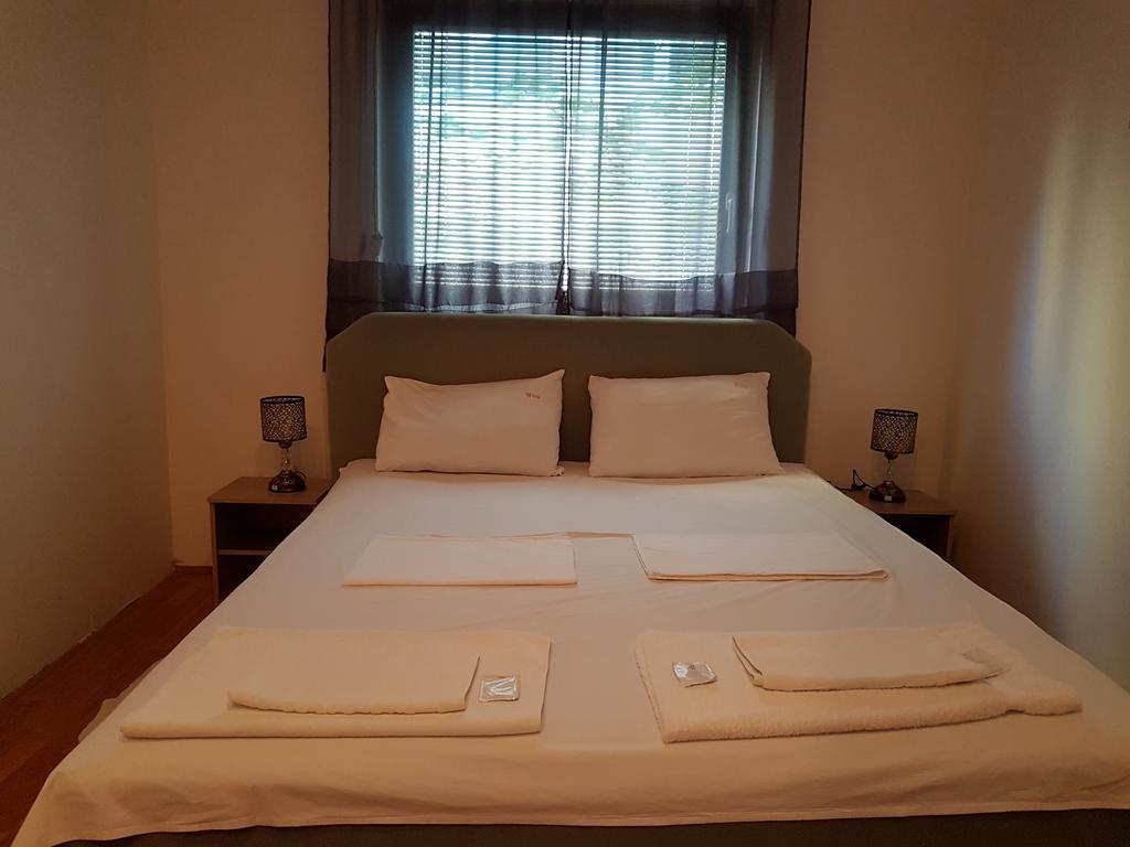 Lira Inn นิส ภายนอก รูปภาพ