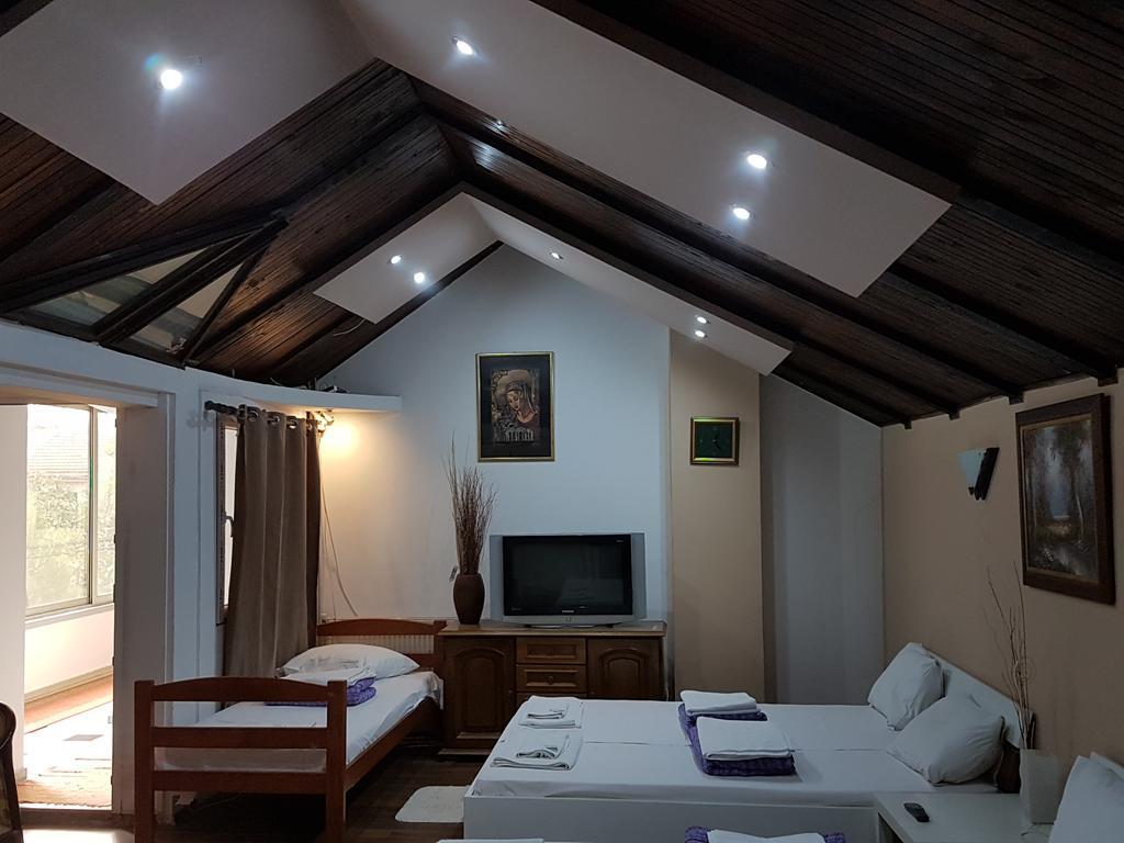 Lira Inn นิส ภายนอก รูปภาพ