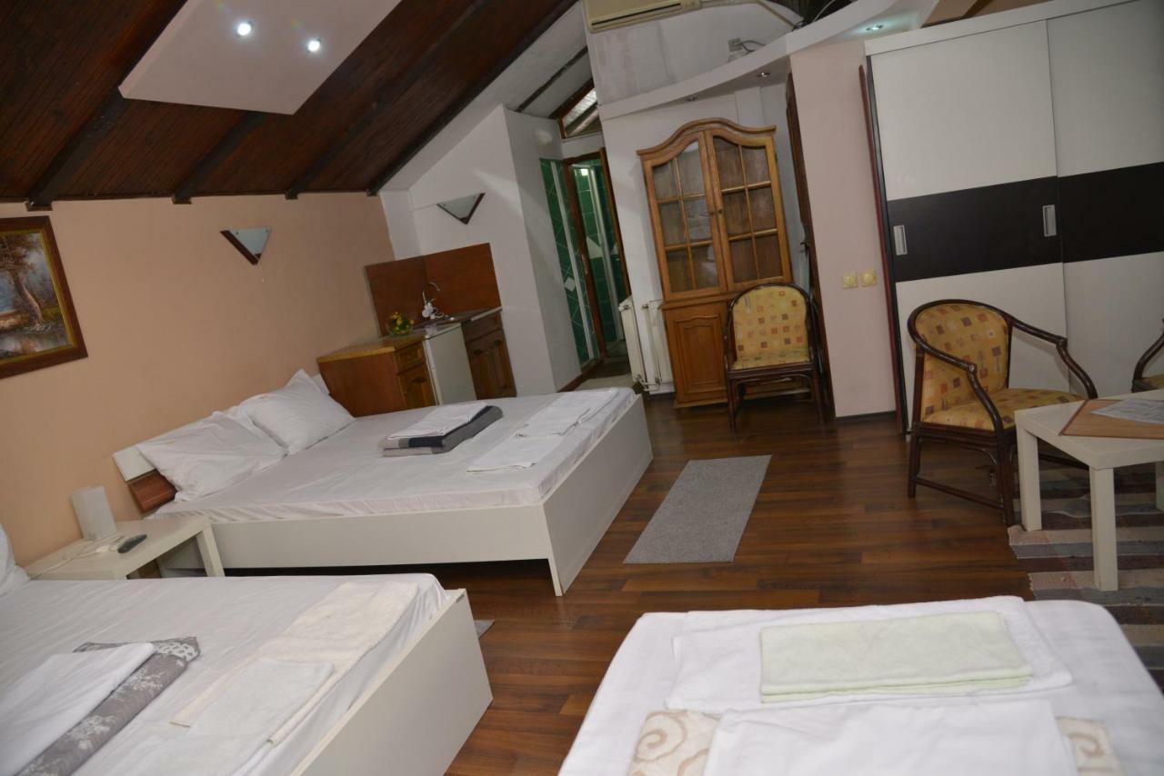 Lira Inn นิส ภายนอก รูปภาพ
